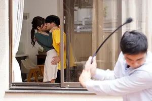 Người nổi tiếng trên mạng có ngực to và mông to! Bạn tình của tôi đang sờ vào âm hộ của tôi và nó ướt quá! Mút liếm dương vật, nâng mông béo lên, ôm eo và tiến vào từ phía sau, tắm trong phòng tắm...