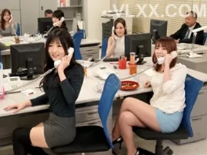 [Gã gầy] Tìm khách sạn để quan hệ, gọi một chàng trai trẻ là "thằng nhóc", có thân hình đẹp trai và một cái "của quý" lớn...