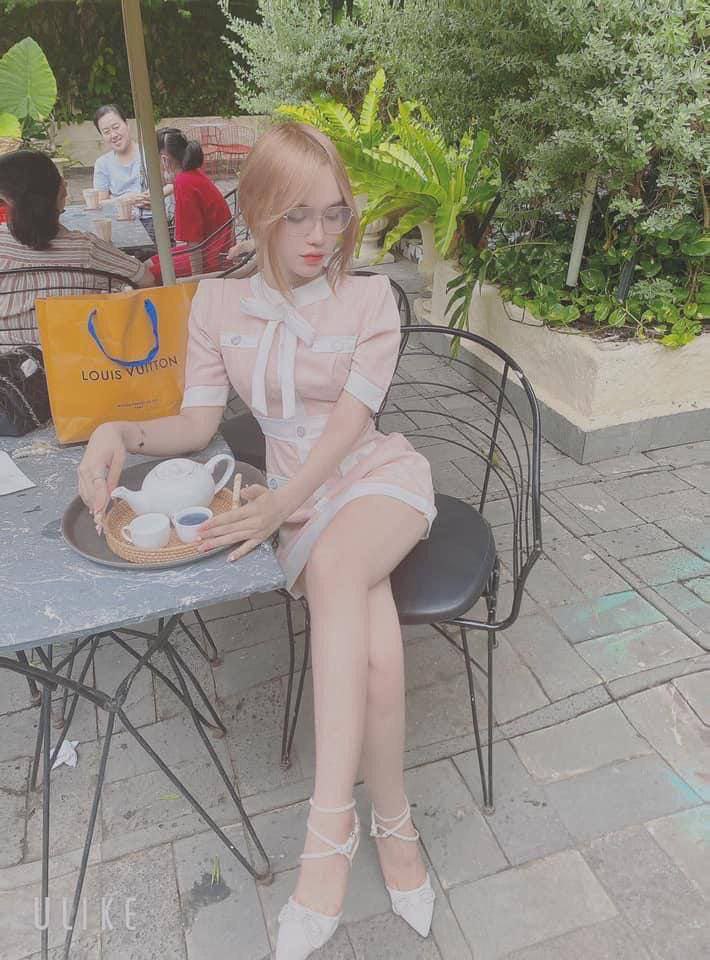 Ảnh tự sướng cận cảnh, tôi đang liếm vợ, cô ấy ướt. . .